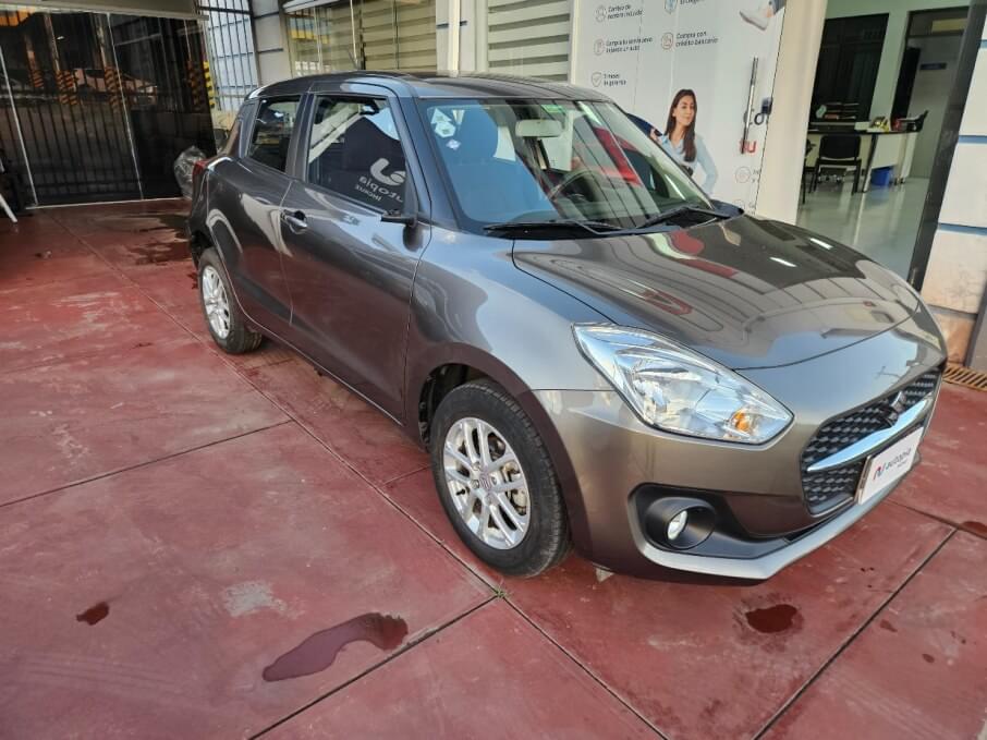 SUZUKI SWIFT 2023 28.300 Kms.