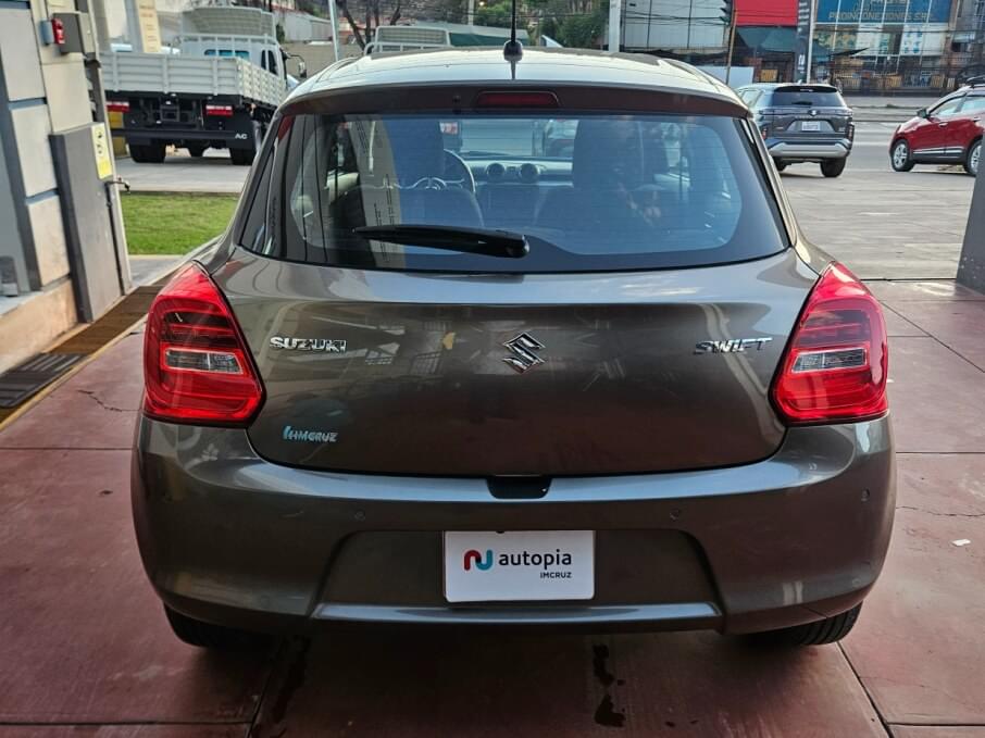 SUZUKI SWIFT 2023 28.300 Kms.