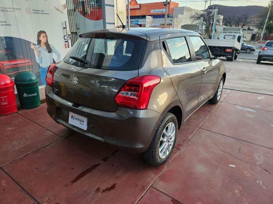 SUZUKI SWIFT 2023 28.300 Kms.