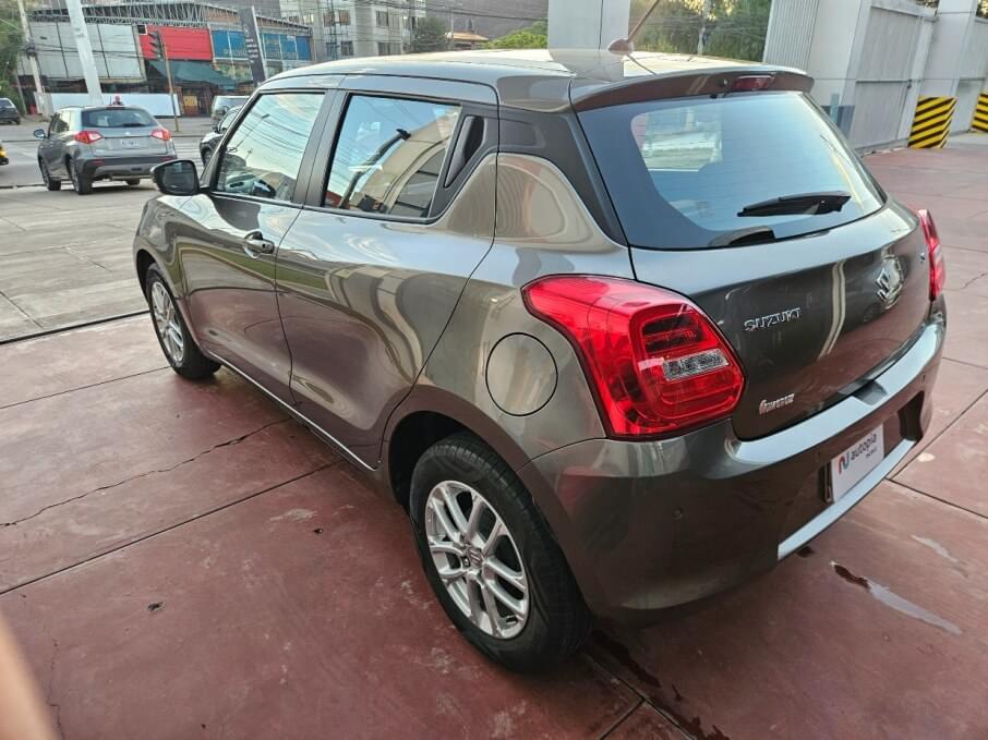 SUZUKI SWIFT 2023 28.300 Kms.