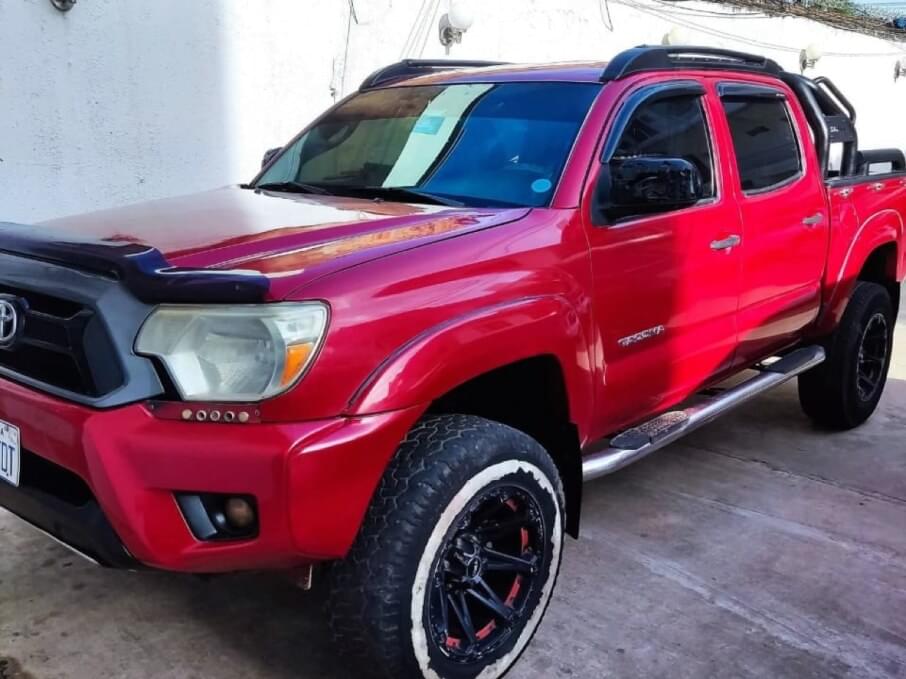 TOYOTA TACOMA 2013 128.000 Kms.