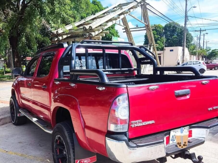 TOYOTA TACOMA 2013 128.000 Kms.