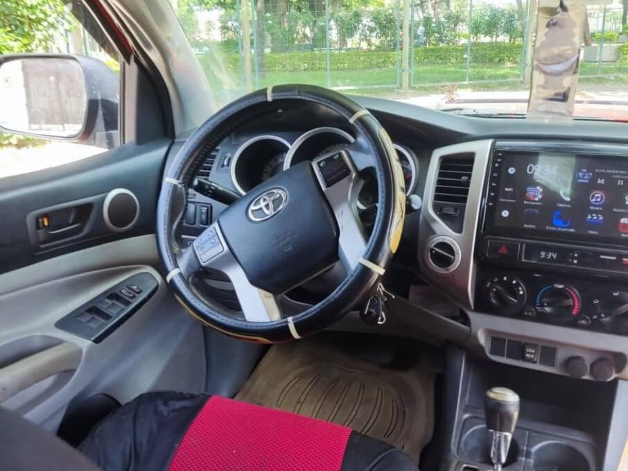 TOYOTA TACOMA 2013 128.000 Kms.