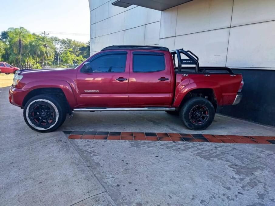 TOYOTA TACOMA 2013 128.000 Kms.