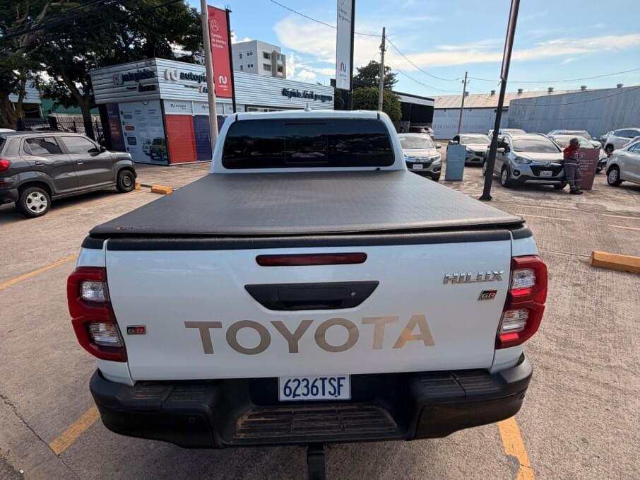 TOYOTA HILUX 2023 47.739 Kms.