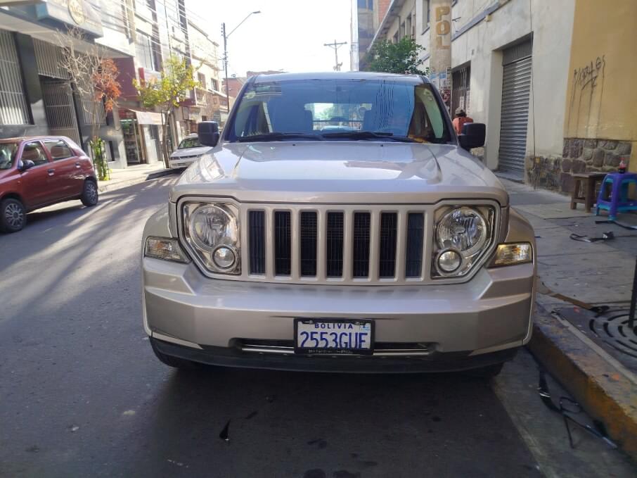 JEEP LIBERTY 2008 99.000 Kms.