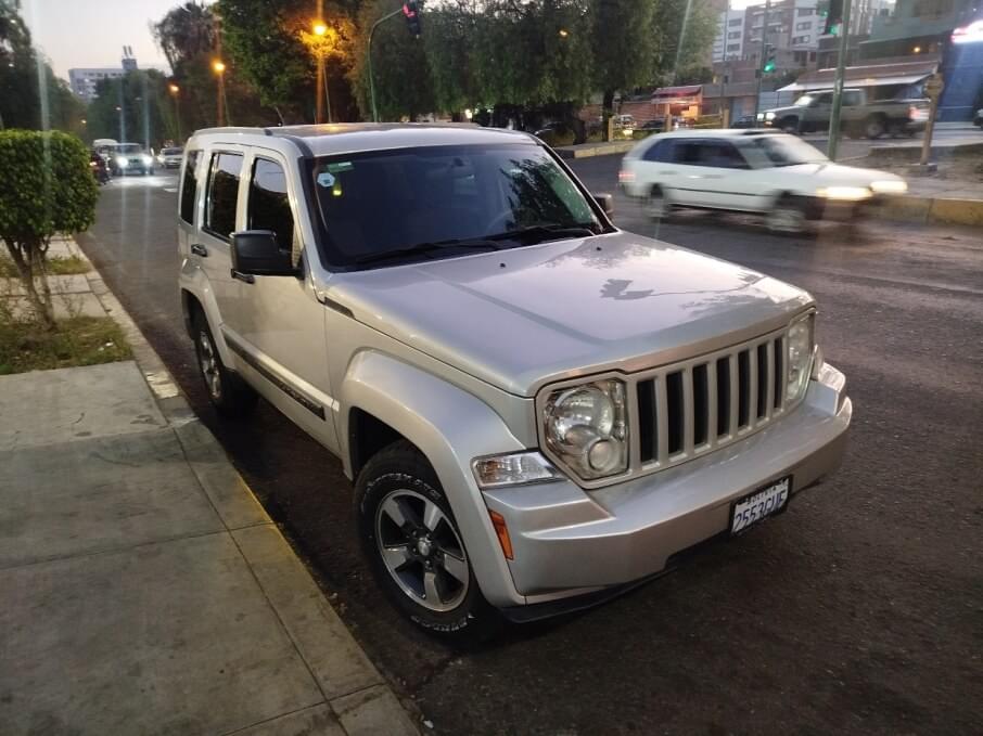 JEEP LIBERTY 2008 99.000 Kms.