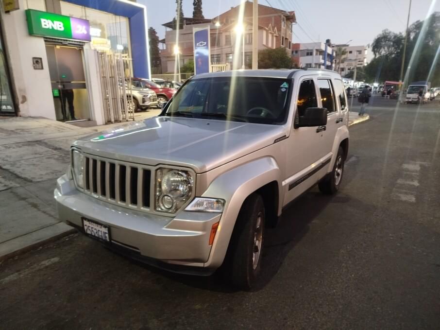 JEEP LIBERTY 2008 99.000 Kms.