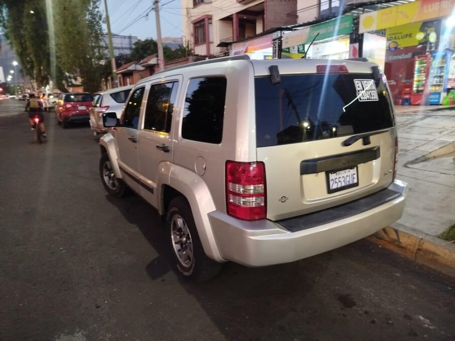 JEEP LIBERTY 2008 99.000 Kms.