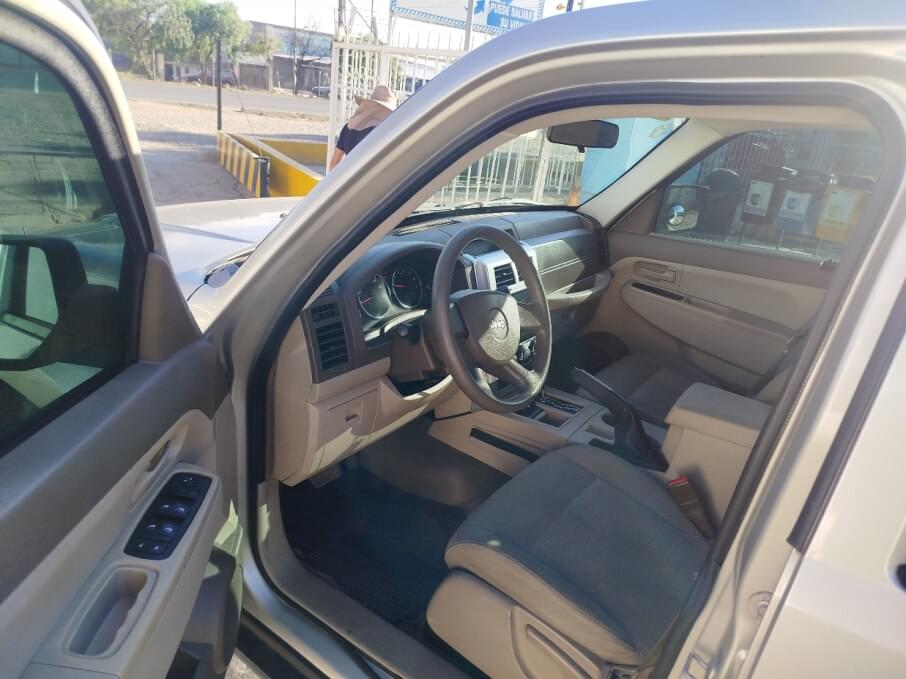 JEEP LIBERTY 2008 99.000 Kms.