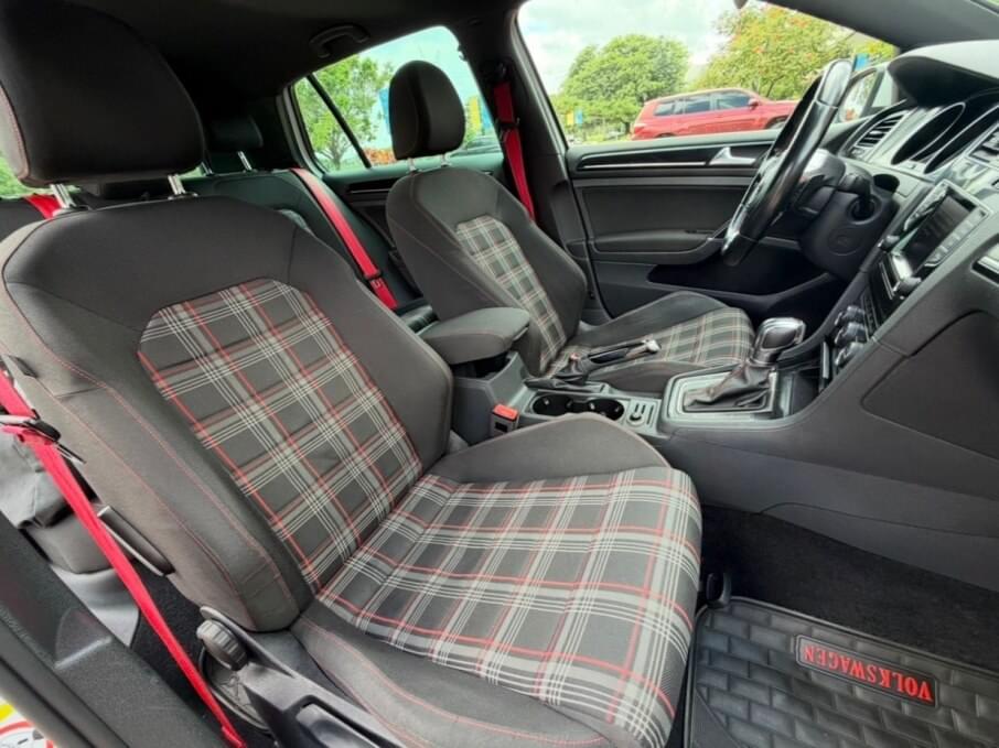 VOLKSWAGEN GOLF 2015 103.000 Kms.