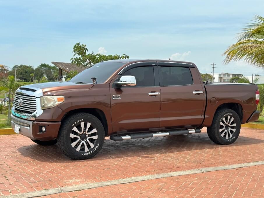 TOYOTA TUNDRA 2014 140.000 Kms.