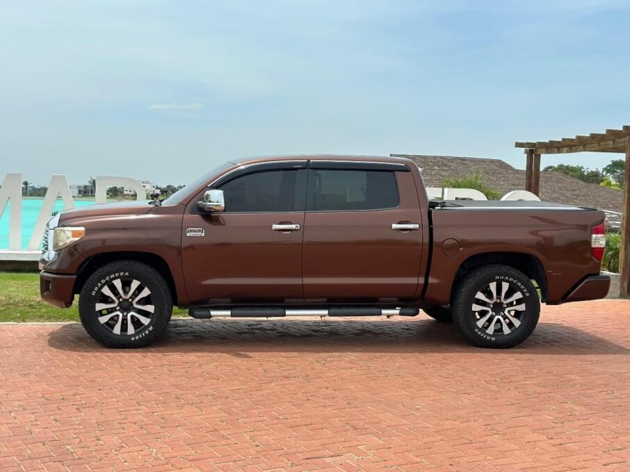 TOYOTA TUNDRA 2014 140.000 Kms.