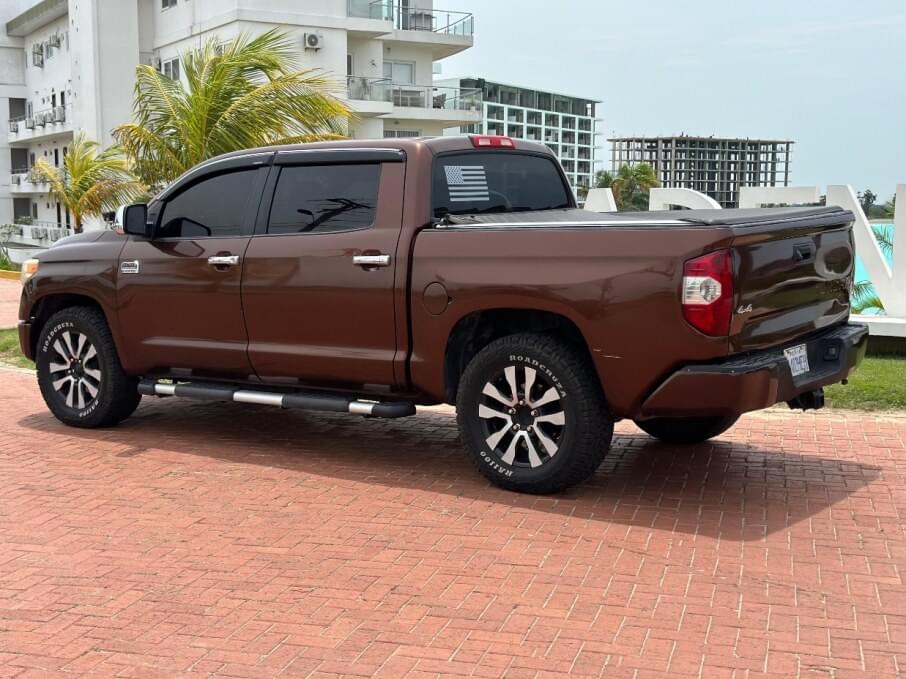TOYOTA TUNDRA 2014 140.000 Kms.