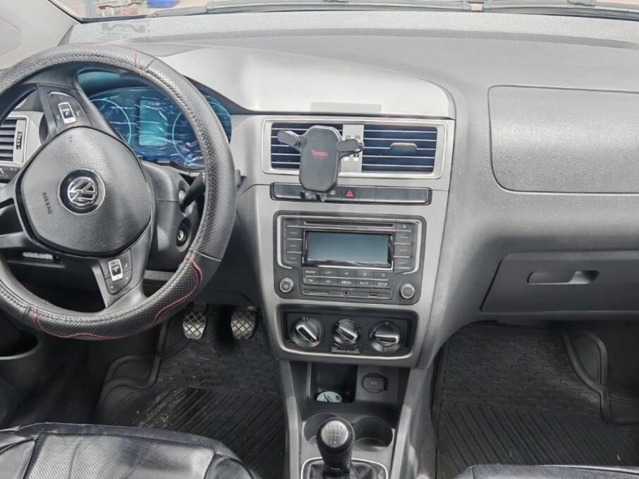 VOLKSWAGEN FOX 2018 32.300 Kms.