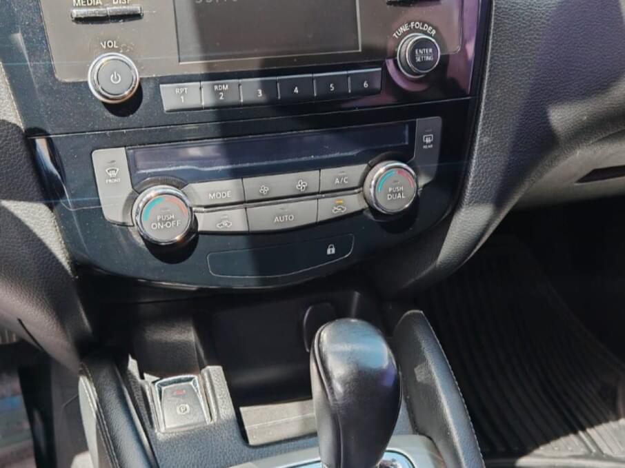 NISSAN QASHQAI 2027 65.800 Kms.