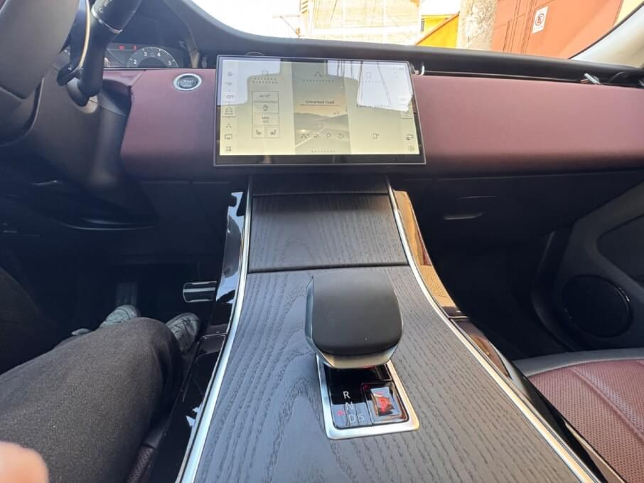 LAND ROVER RANG ROVER 2025 900 Kms.