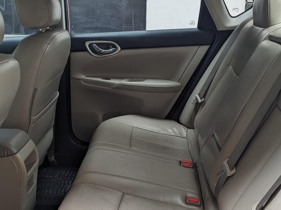 NISSAN SENTRA 2015 130.000 Kms.