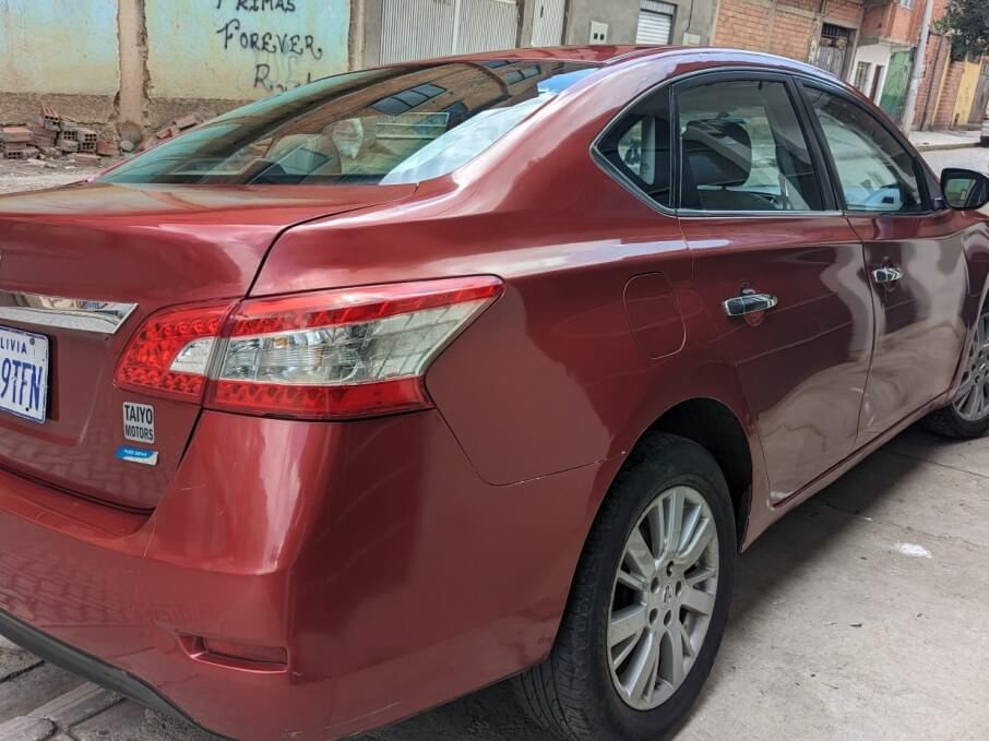 NISSAN SENTRA 2015 130.000 Kms.