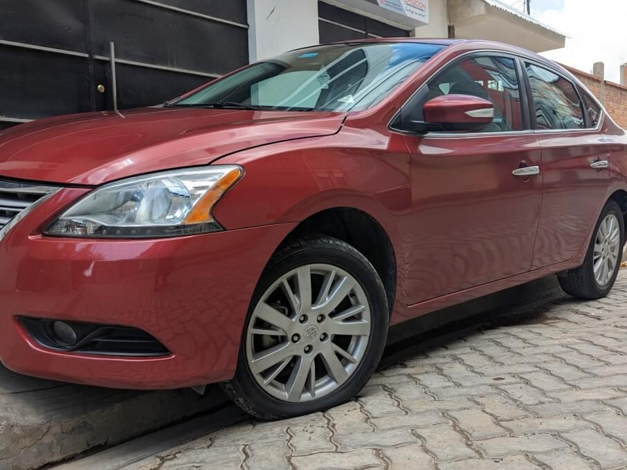NISSAN SENTRA 2015 130.000 Kms.