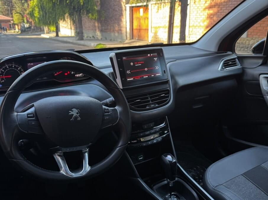 PEUGEOT 2008 2023 14.000 Kms.