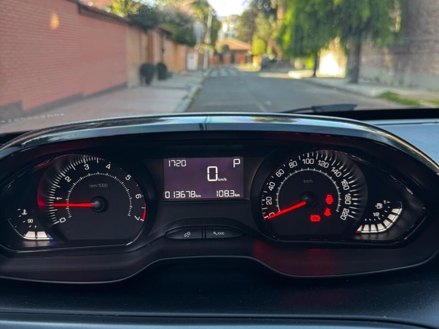 PEUGEOT 2008 2023 14.000 Kms.