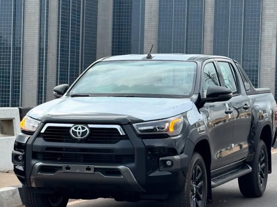 TOYOTA HILUX 2022 200 Kms.