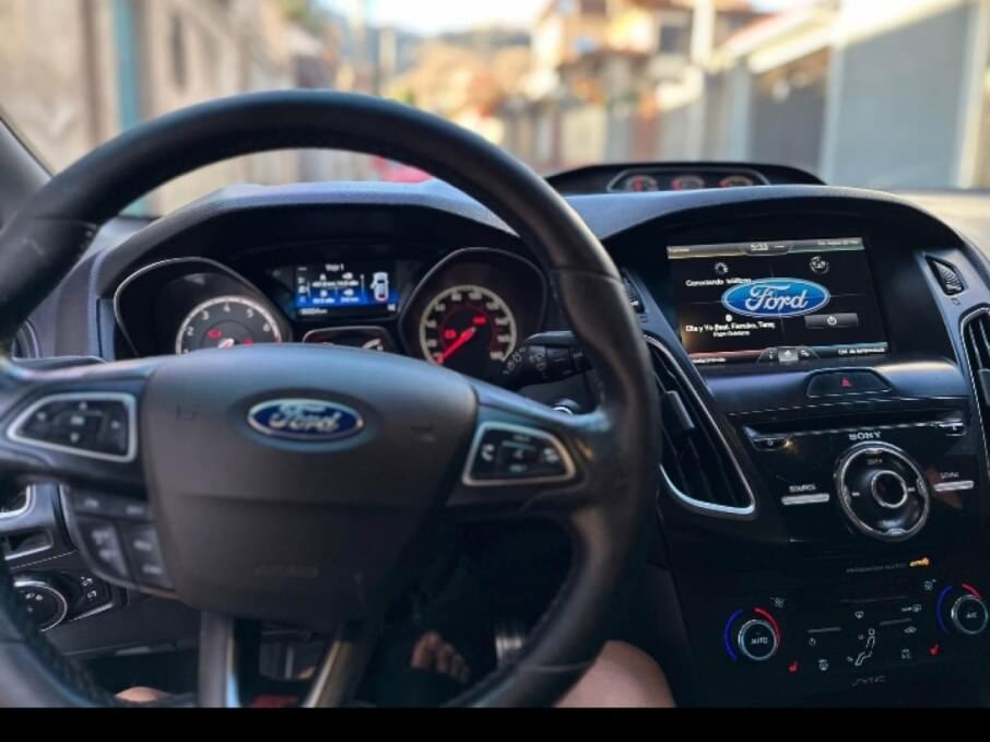 FORD FOCUS 2015 90.000 Kms.
