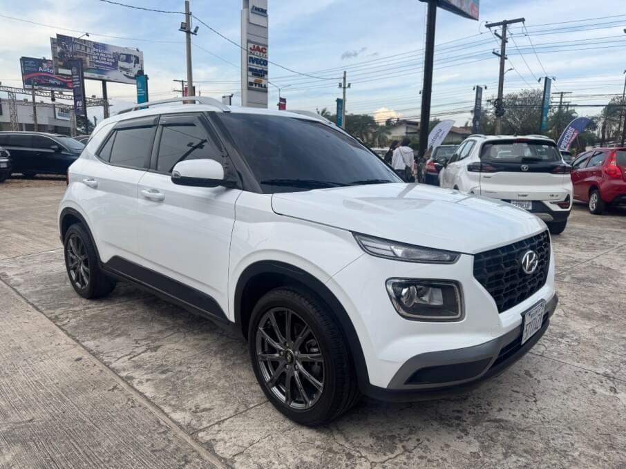 HYUNDAI VENUE 2022 22.510 Kms.