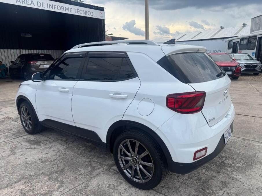 HYUNDAI VENUE 2022 22.510 Kms.