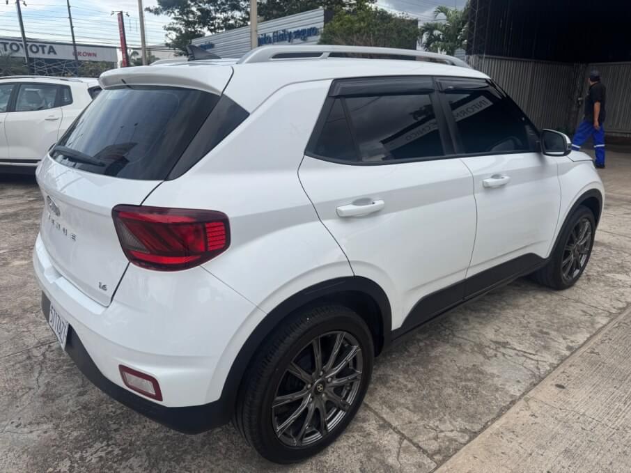 HYUNDAI VENUE 2022 22.510 Kms.