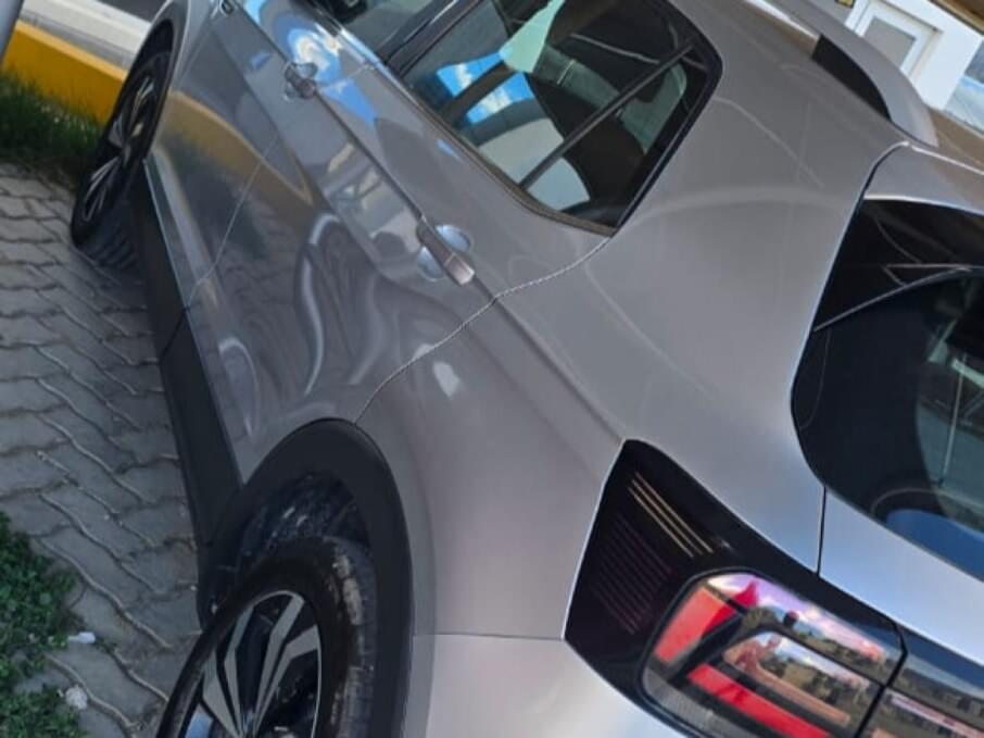 VOLKSWAGEN T-CROSS 2023 31.000 Kms.