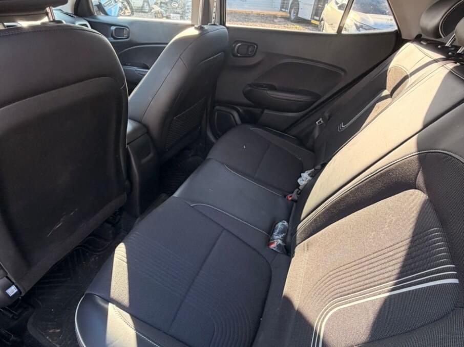 HYUNDAI VENUE 2023 27.087 Kms.