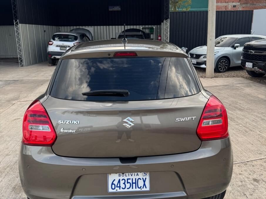 SUZUKI SWIFT 2025 13.420 Kms.