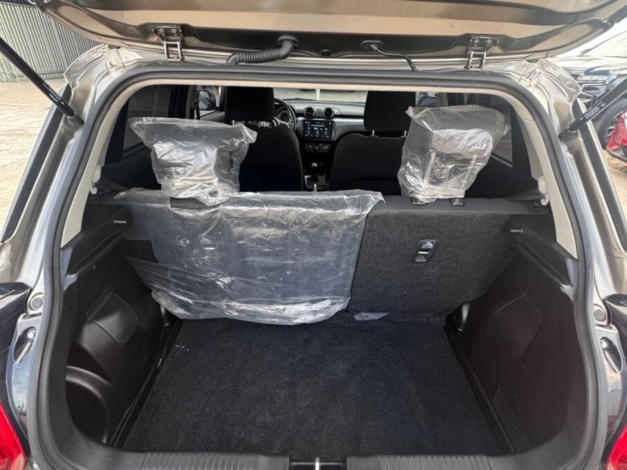 SUZUKI SWIFT 2025 13.420 Kms.