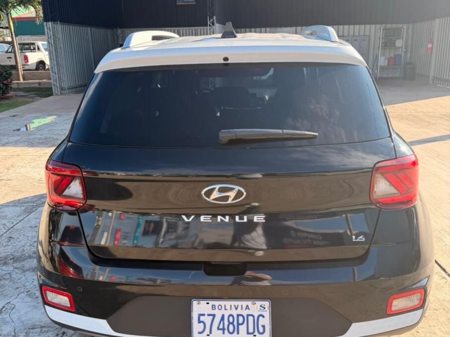 HYUNDAI VENUE 2023 27.087 Kms.