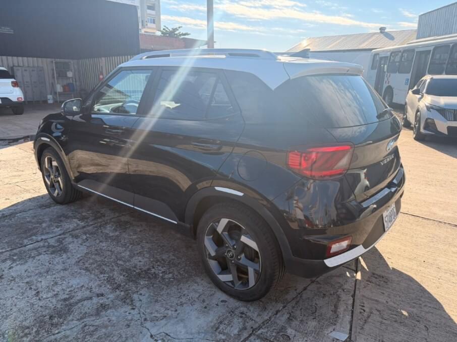 HYUNDAI VENUE 2023 27.087 Kms.