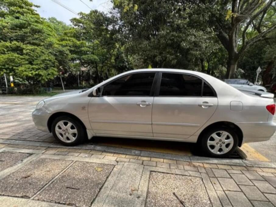 TOYOTA COROLLA 2006 99.000 Kms.