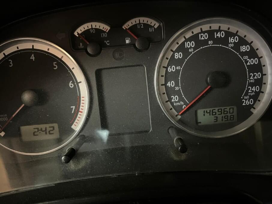 VOLKSWAGEN BORA 2004 146.960 Kms.