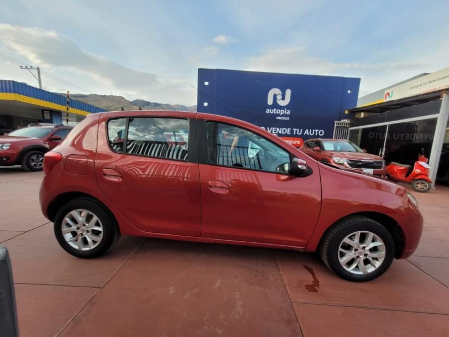 RENAULT SANDERO 2017 59.300 Kms.