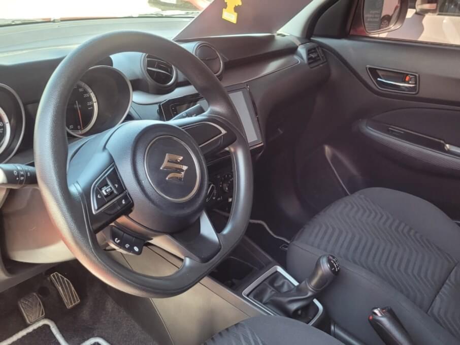 SUZUKI SWIFT 2024 30.000 Kms.