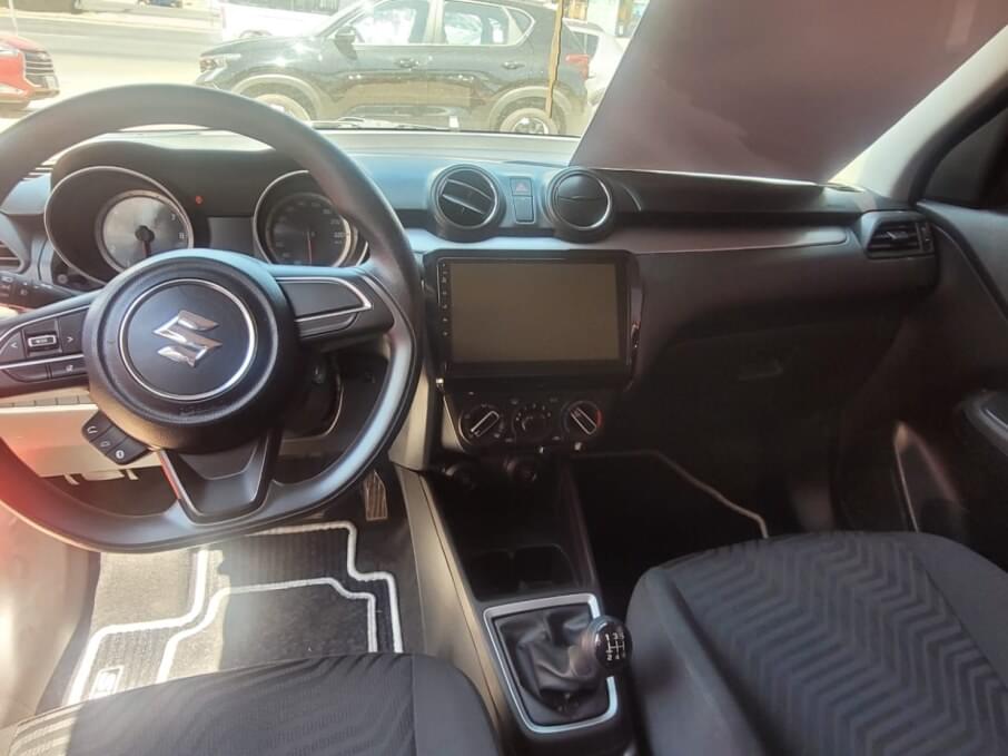 SUZUKI SWIFT 2024 30.000 Kms.