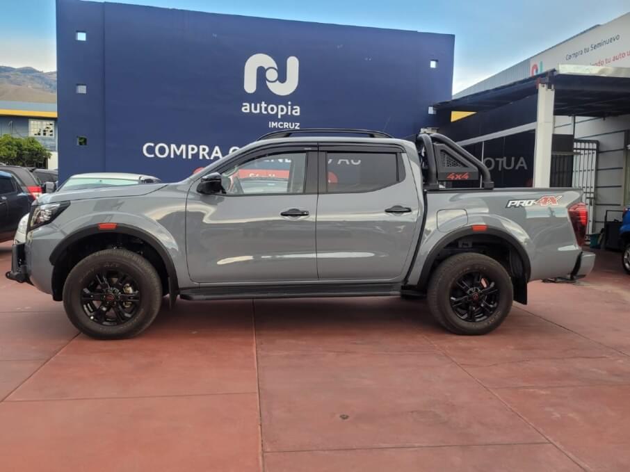 NISSAN FRONTIER 2024 7.400 Kms.