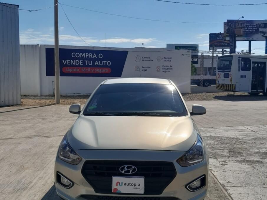 HYUNDAI VERNA 2022 102.000 Kms.