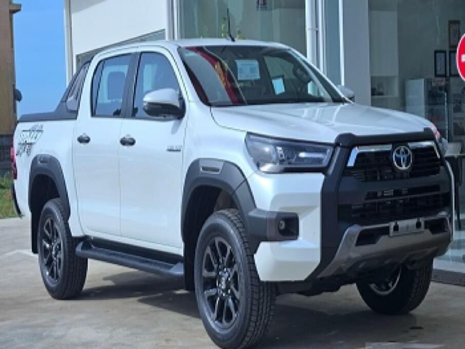 TOYOTA HILUX 2025 100 Kms.