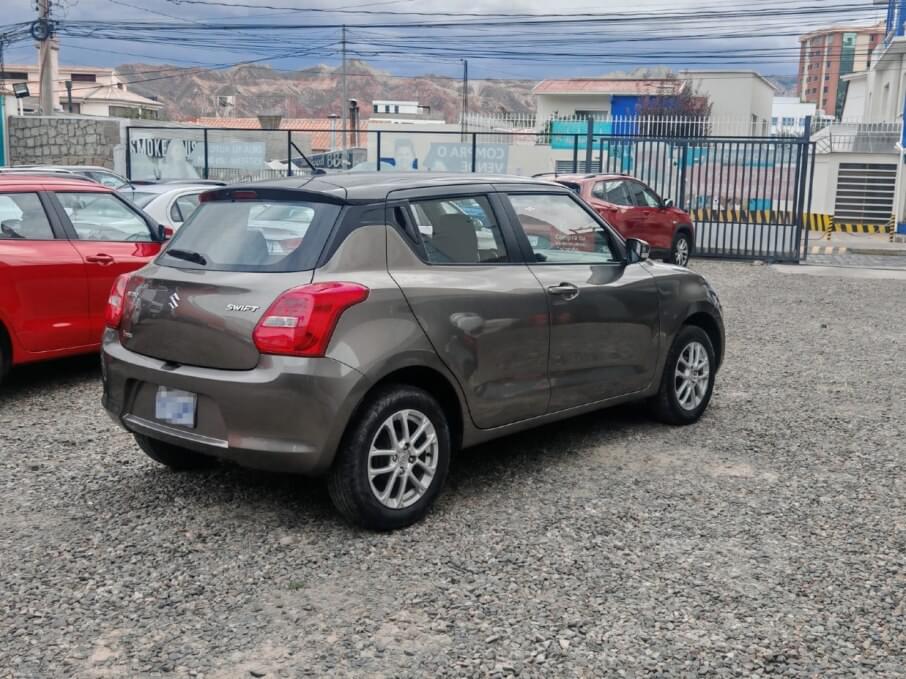 SUZUKI SWIFT 2021 80.000 Kms.