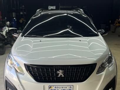 PEUGEOT 2008 2023 61.000 Kms.