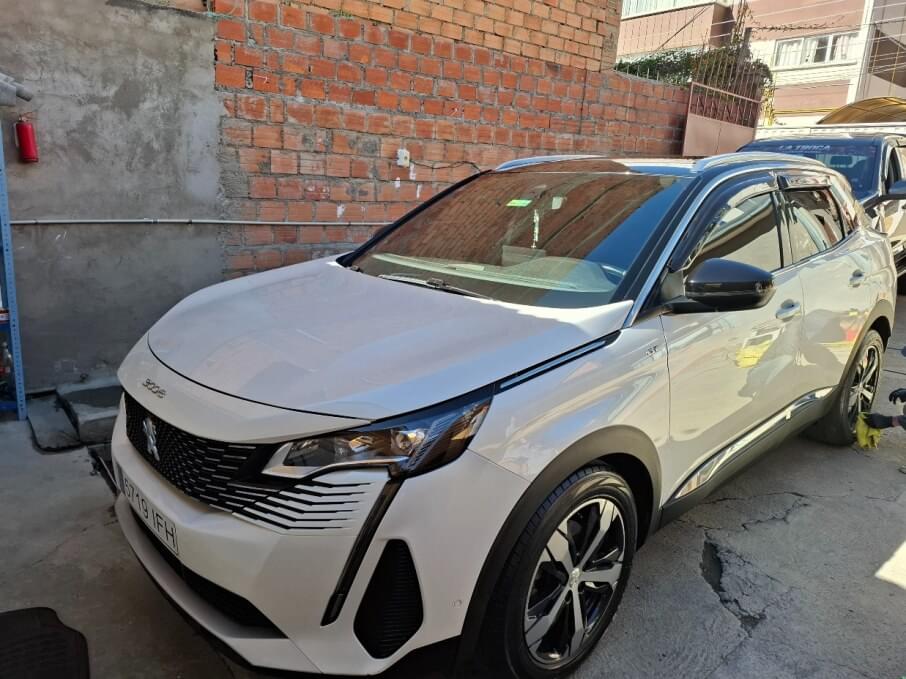 PEUGEOT 3008 2023 50.000 Kms.