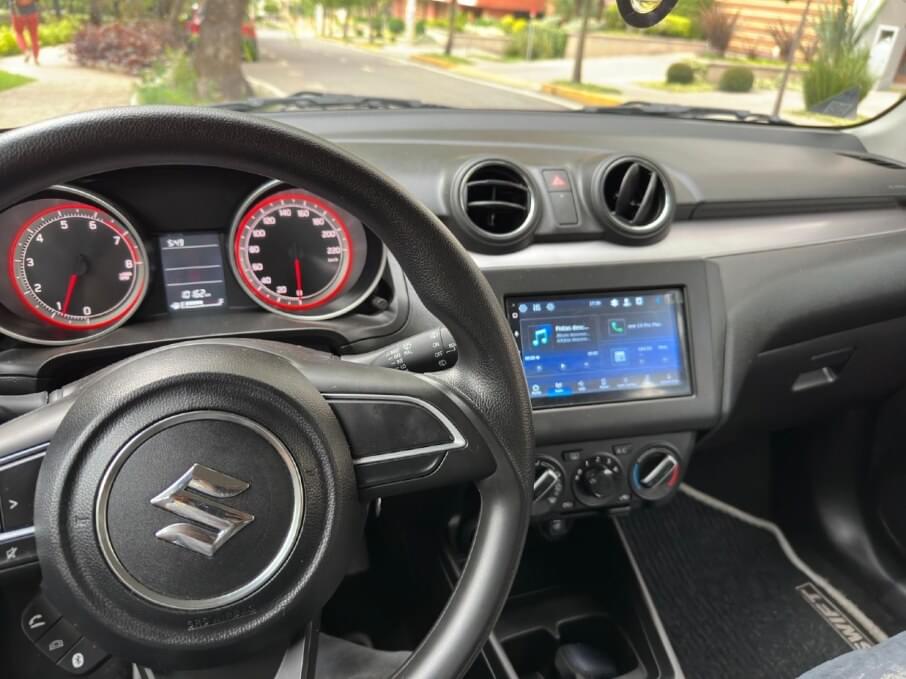 SUZUKI SWIFT 2023 10.000 Kms.