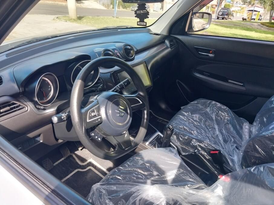 SUZUKI SWIFT 2025 2.000 Kms.
